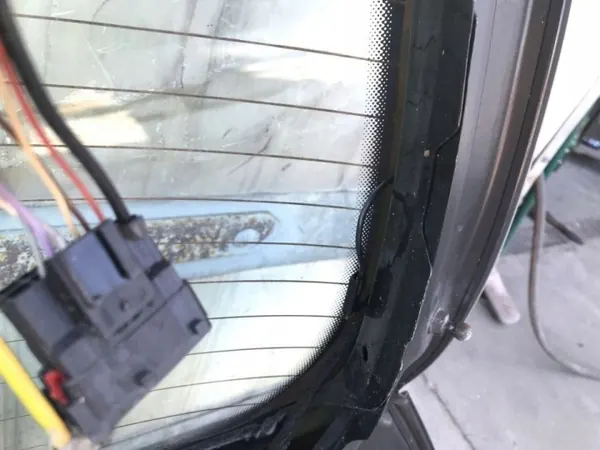 Luna trasera OEM Szyba tylna Peugeot 307 - Usada image 7