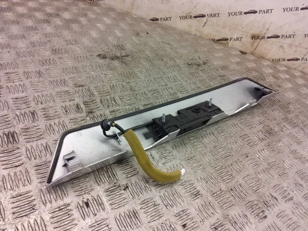 Nissan Micra K14 2020 OEM 6383U100 Luz de Matrícula image 9
