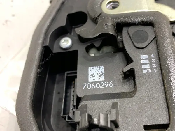 Bakre Höger Dörrlås BMW E90 Sedan 7060296 04-12 image 3