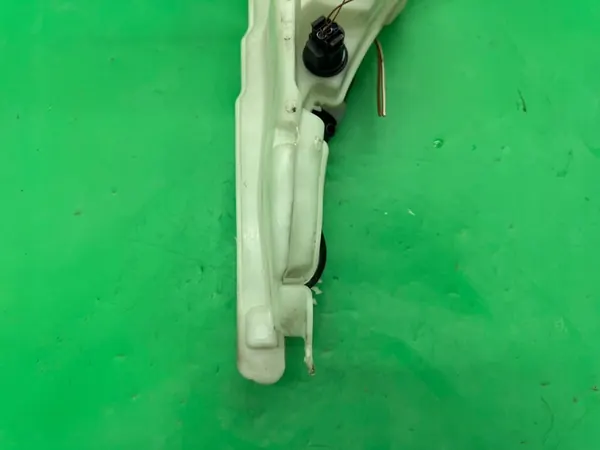 Réservoir de liquide de lave-glace + pompes Audi A6 C6 04-11 image 4