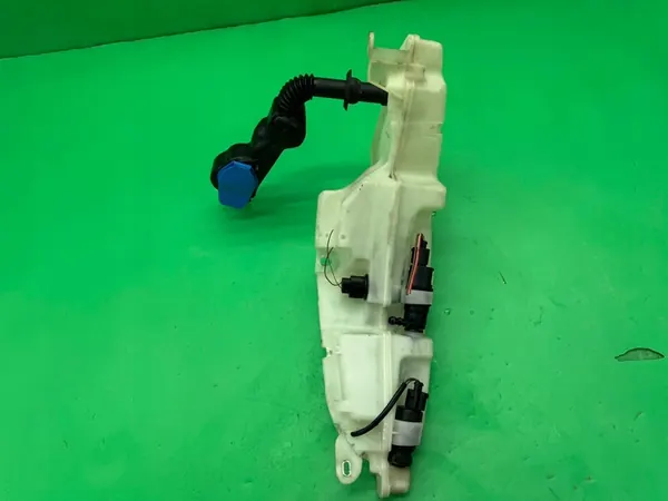 Réservoir de liquide de lave-glace + pompes Audi A6 C6 04-11 image 5