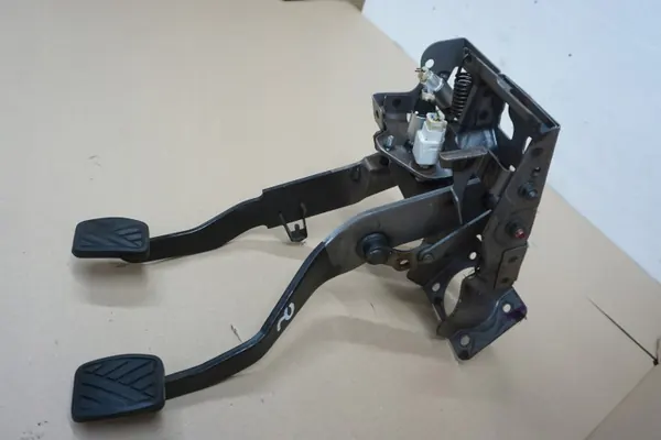 Pédales Embrayage & Frein Suzuki Grand Vitara II OEM image 3