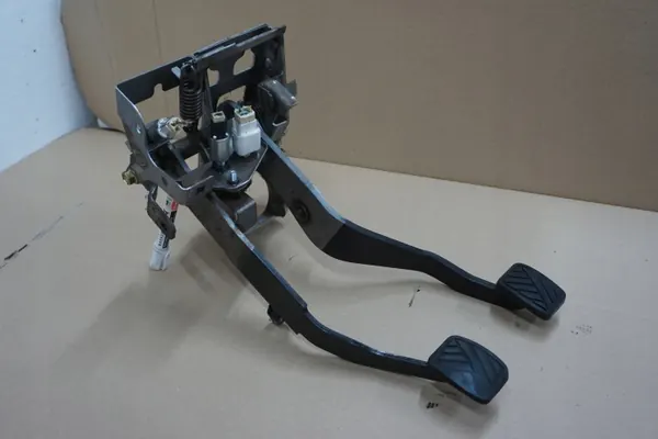 Pédales Embrayage & Frein Suzuki Grand Vitara II OEM image 5