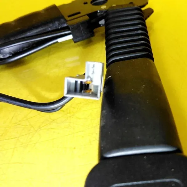 Säkerhetsbältesspänne höger fram OEM DRC98343 BMW image 6