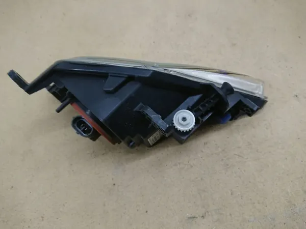 Volkswagen Touareg II 2 7P halógeno direito image 10