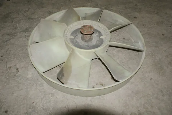 Mercedes Motorventilator OEM A9062050406 - Gebruikt image 2