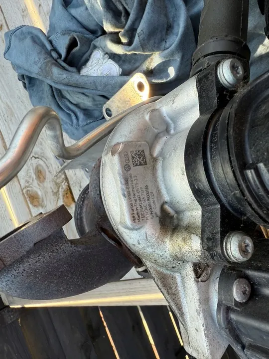 Turbo VW Seat Škoda Audi 1.4 TSI 04E145713P image 8