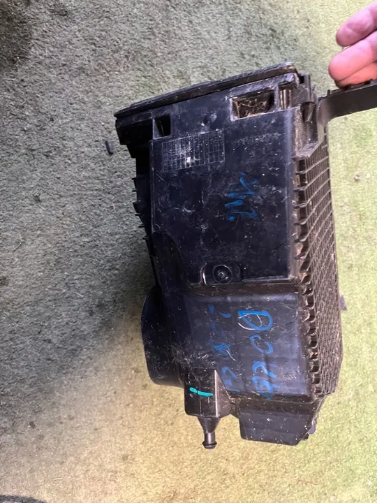 Boîtier de filtre à air Dacia Lodgy 1.5D 165001258R image 2