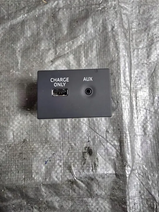 Enchufe AUX Audi OEM 4G0035726A - Pieza original usada image 2