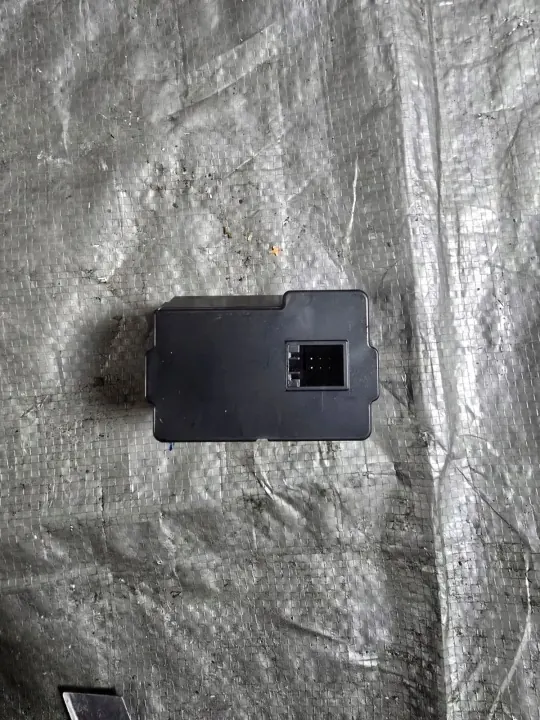 Enchufe AUX Audi OEM 4G0035726A - Pieza original usada image 3