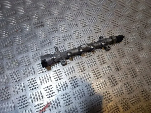 Rampe d'injection VW 04L089G pour Passat B7 Alltrack image 2