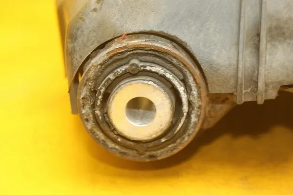 Braccio di Controllo Posteriore Destro Audi A6 C6 image 10