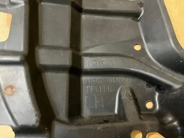 Motorplåt TOYOTA YARIS 2 1.3 VVTI 51441-0D100 image 6