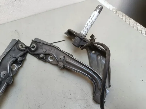 Vasen Konepeiton Sarana + Vapautuspatruuna Skoda Octavia III image 4