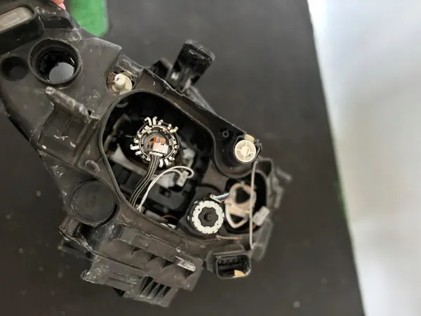 Farol Esquerdo BMW E87 E88 Série 1 Bi-Xenon OEM 90004813 image 7