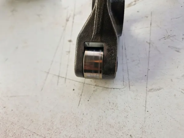 Rolo de elevador de válvula OEM 22040953 Renault Volvo image 3