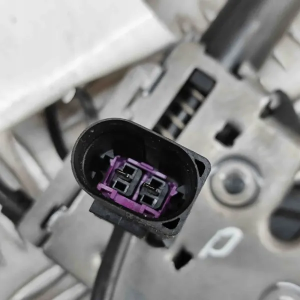 Voorkapslot Audi Q7 4M0823509C image 5