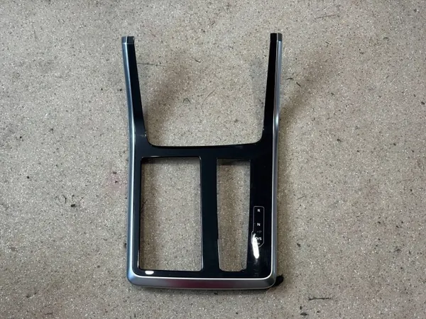 Support gauche Audi Q7 4M OEM 4M8863324 image 2