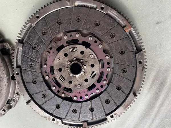 Embreagem VW AUDI SKODA 2.0 1.6 TDI 03L105266BK image 3