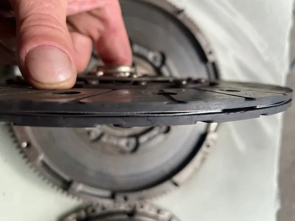 Embreagem VW AUDI SKODA 2.0 1.6 TDI 03L105266BK image 4