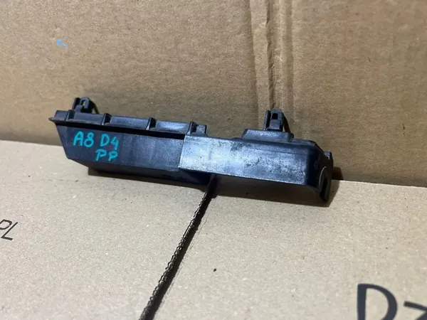 AUDI A8 D4 Scivolo di montaggio paraurti anteriore destro 4H0807284A image 3