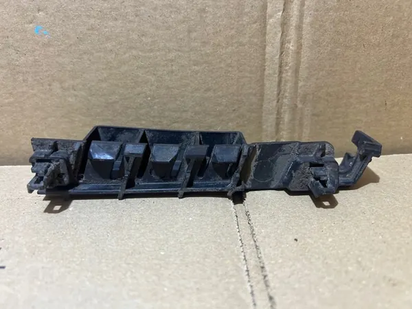 AUDI A8 D4 Scivolo di montaggio paraurti anteriore destro 4H0807284A image 5