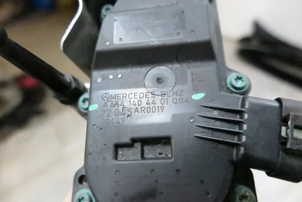 MERCEDES-BENZ E-CLASS W213 VÁLVULA EGR A6541409100 image 5