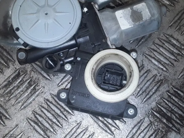 Toyota Yaris fönsterregulator OEM 857020f010 image 4