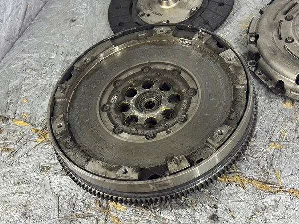 MERCEDES SLK R172 W172 W204 1.8 B CGI Kaksimassavauhtipyörä A0232509601 image 2