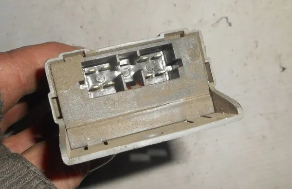 Module de verrouillage central Renault Trafic II OEM 7700822928 image 3