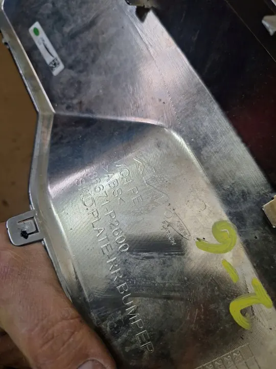 Kia OE 86671-P2600 Bumper Chromstrip Diffuser image 10