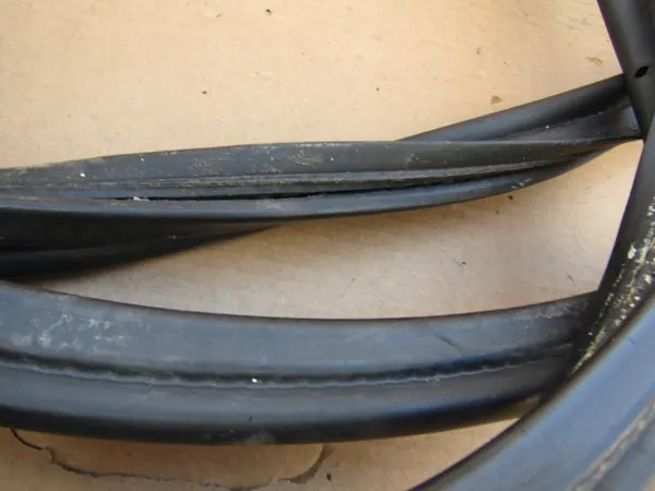 Junta de maletero Mercedes W124 Sedán OEM image 6
