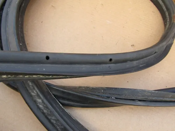 Junta de maletero Mercedes W124 Sedán OEM image 7