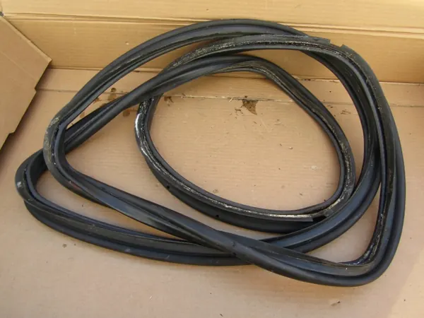 Junta de maletero Mercedes W124 Sedán OEM image 8