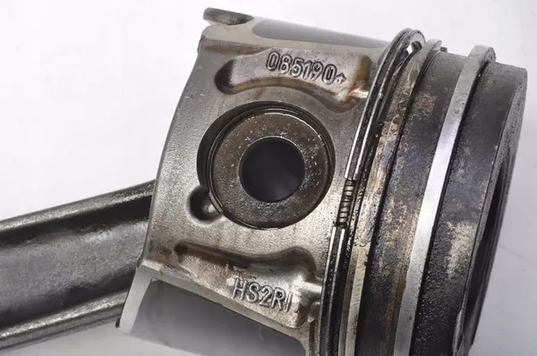 VOLVO S40 II 2.0 D Kolv med Stång HS2R1 085190 image 6