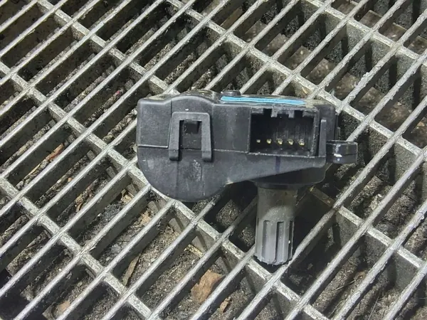 Moteur de clapet d'aération Hyundai Bayon OEM D332JJ9AA05 image 5