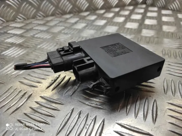 Relais de ventilateur radiateur Lexus OEM 895726020 - Occasion image 3