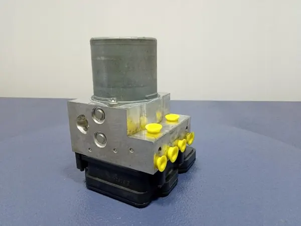 Pompe ABS OEM 6856841 pour BMW Série 5 2.0D image 2