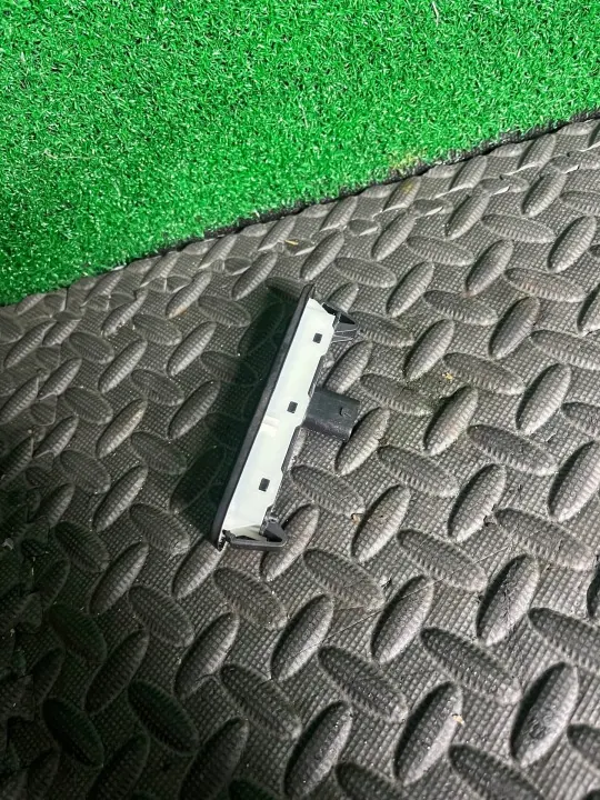 Botón apertura maletero OEM 50546578 para Alfa Romeo Giulia image 3