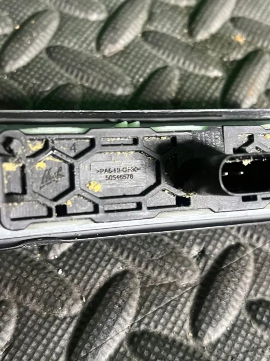 Botón apertura maletero OEM 50546578 para Alfa Romeo Giulia image 5