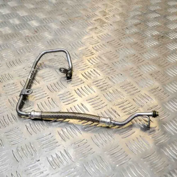 Mercedes-Benz C W205 2018 Tuyau de remplissage d'huile image 2