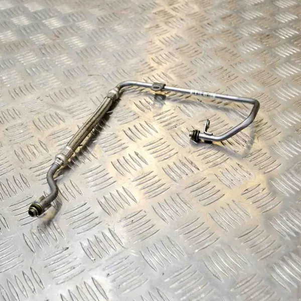 Mercedes-Benz C W205 2018 Tuyau de remplissage d'huile image 3