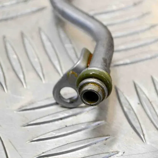 Mercedes-Benz C W205 2018 Tuyau de remplissage d'huile image 4