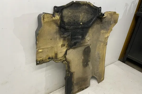 Moottorin kansi MERCEDES-BENZ CLK (C209) A2035201823 image 8