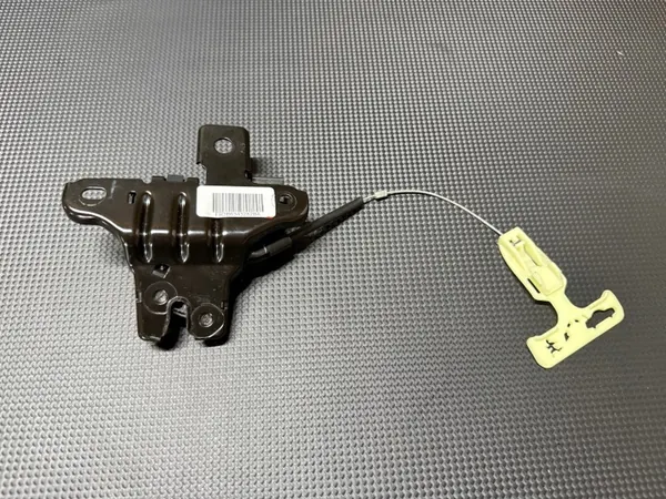 Serrure de coffre Ford Mustang MK6 OEM FR3B6343282BA image 2