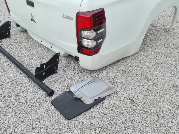Mitsubishi L200 achter rechter spatbord OEM Paka burta błotnik wanna image 6