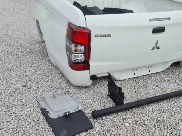 Mitsubishi L200 achter rechter spatbord OEM Paka burta błotnik wanna image 7