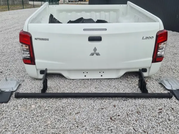 Mitsubishi L200 achter rechter spatbord OEM Paka burta błotnik wanna image 8