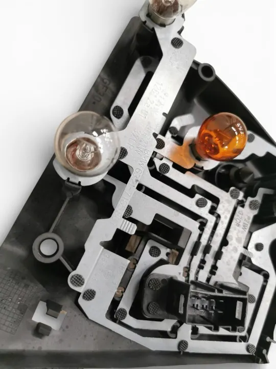 Painel Soquete Farol Traseiro Esquerdo OEM 7165867 BMW E46 image 3