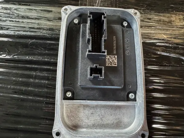 Controlador LED farol Mercedes-Benz OEM A2479004104 image 3